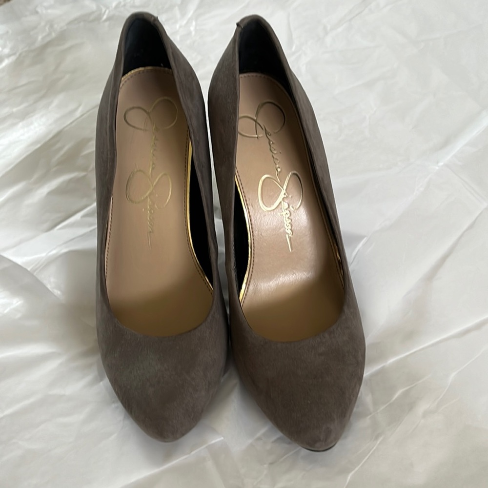 Shoes size 6M